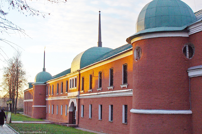 pic-dostopim-kon-dvor-900x600.jpg